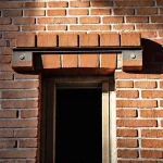 Фото по теме: Особенности монтажа перемычек над оконными проемами из кирпича